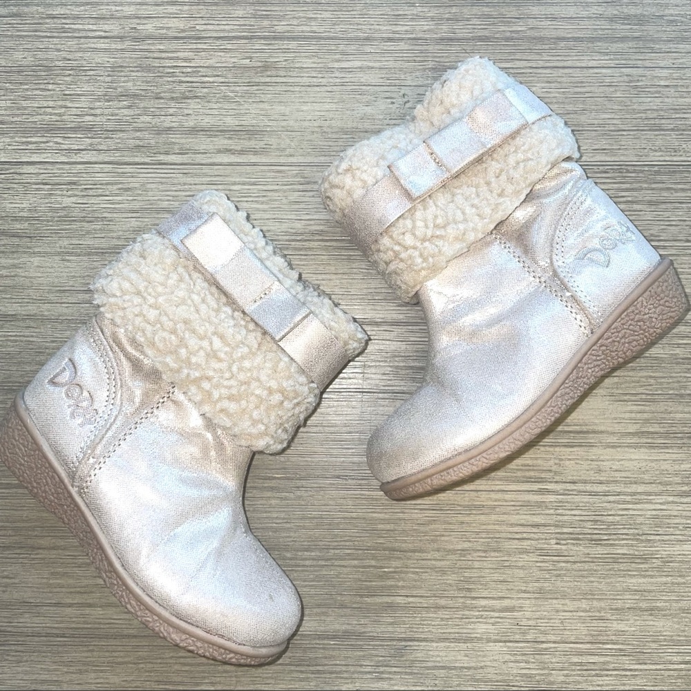 Dora the Explorer Shiny Cream Colored Fur Boots